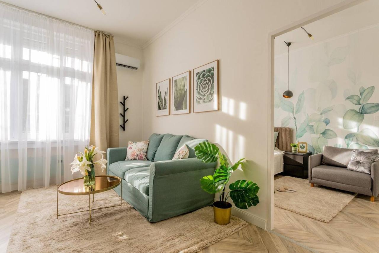 Azure Green Heaven Apartment Budapest